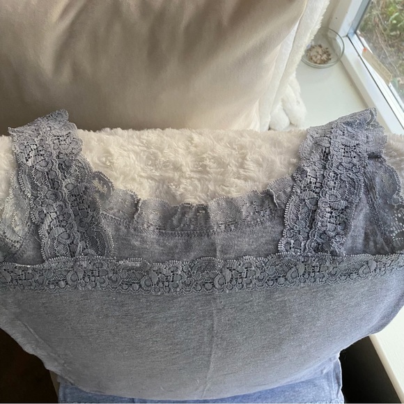 Lace Trimmed Gray Tank Cami Size S - Picture 7 of 9